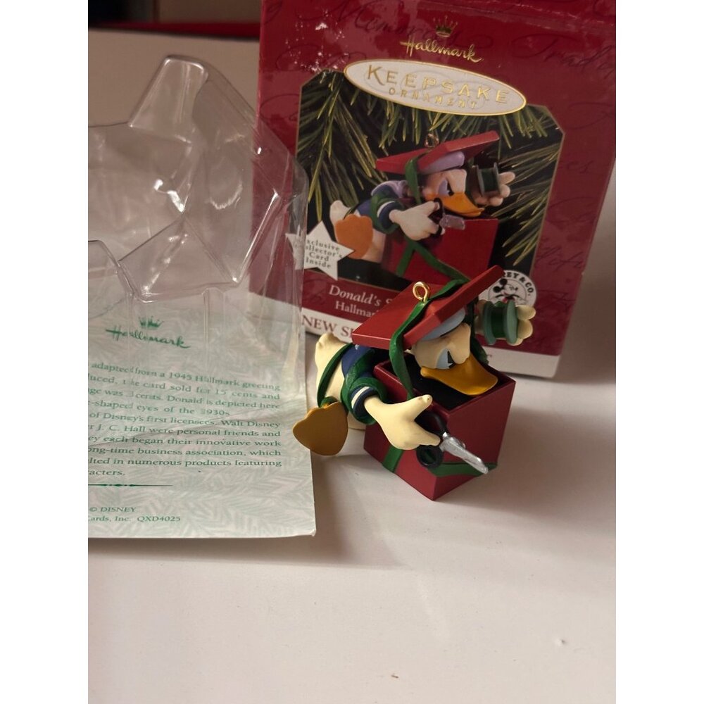 Donald Duck surprising gift vKeepsake Ornament‎ 1997 Hallmark Archives Disney